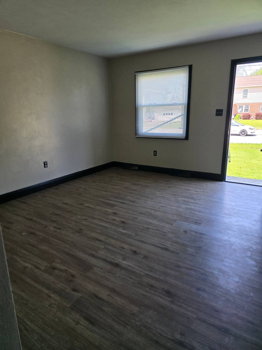 Townhouse for rent at 1403E 38th St, Erie, PA 16504