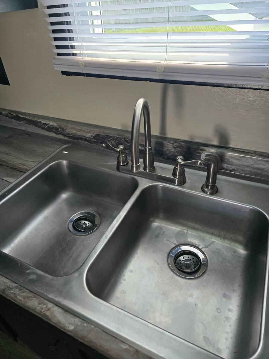 Townhouse for rent at 1403E 38th St, Erie, PA 16504