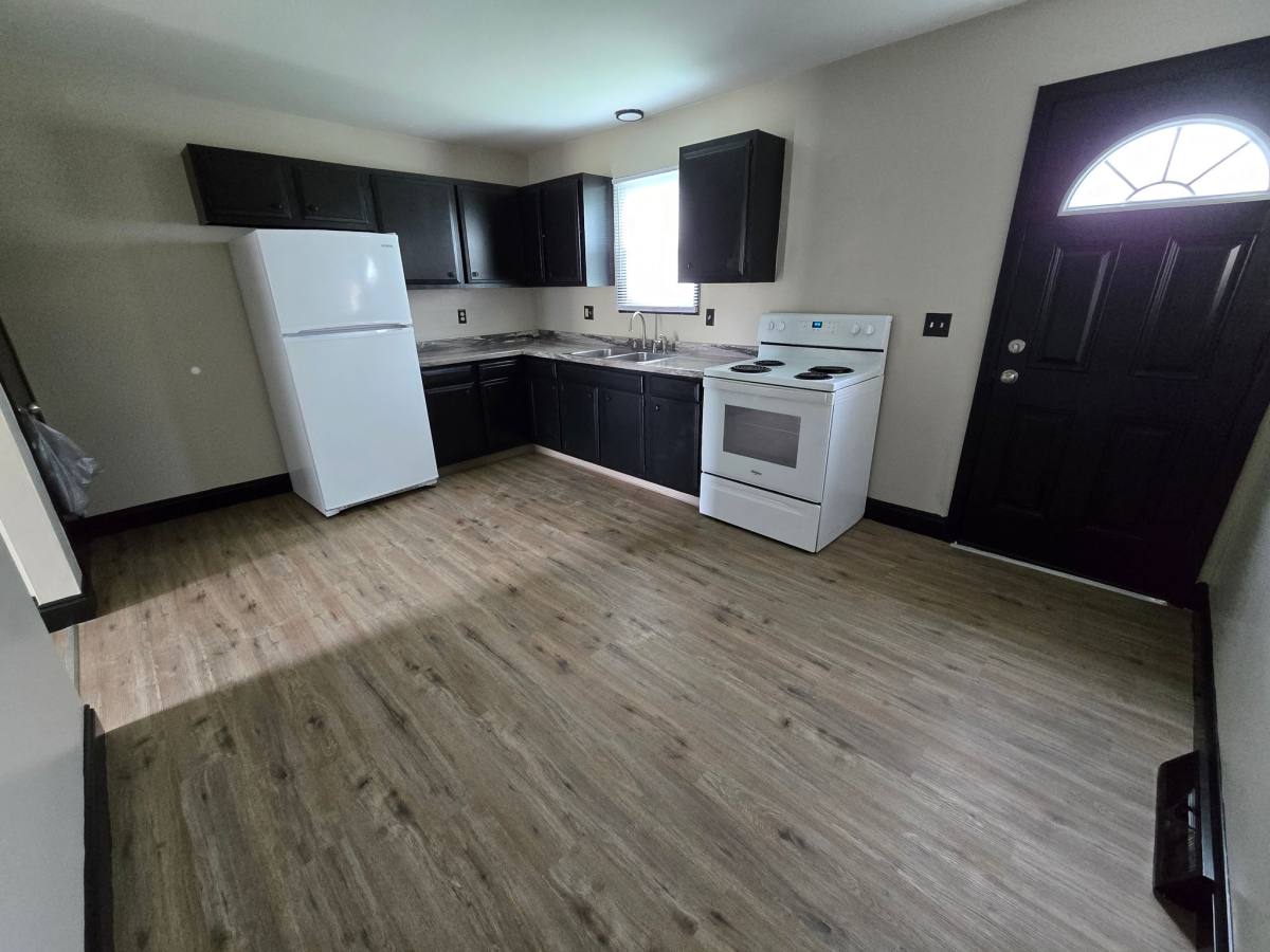Townhouse for rent at 1403E 38th St, Erie, PA 16504