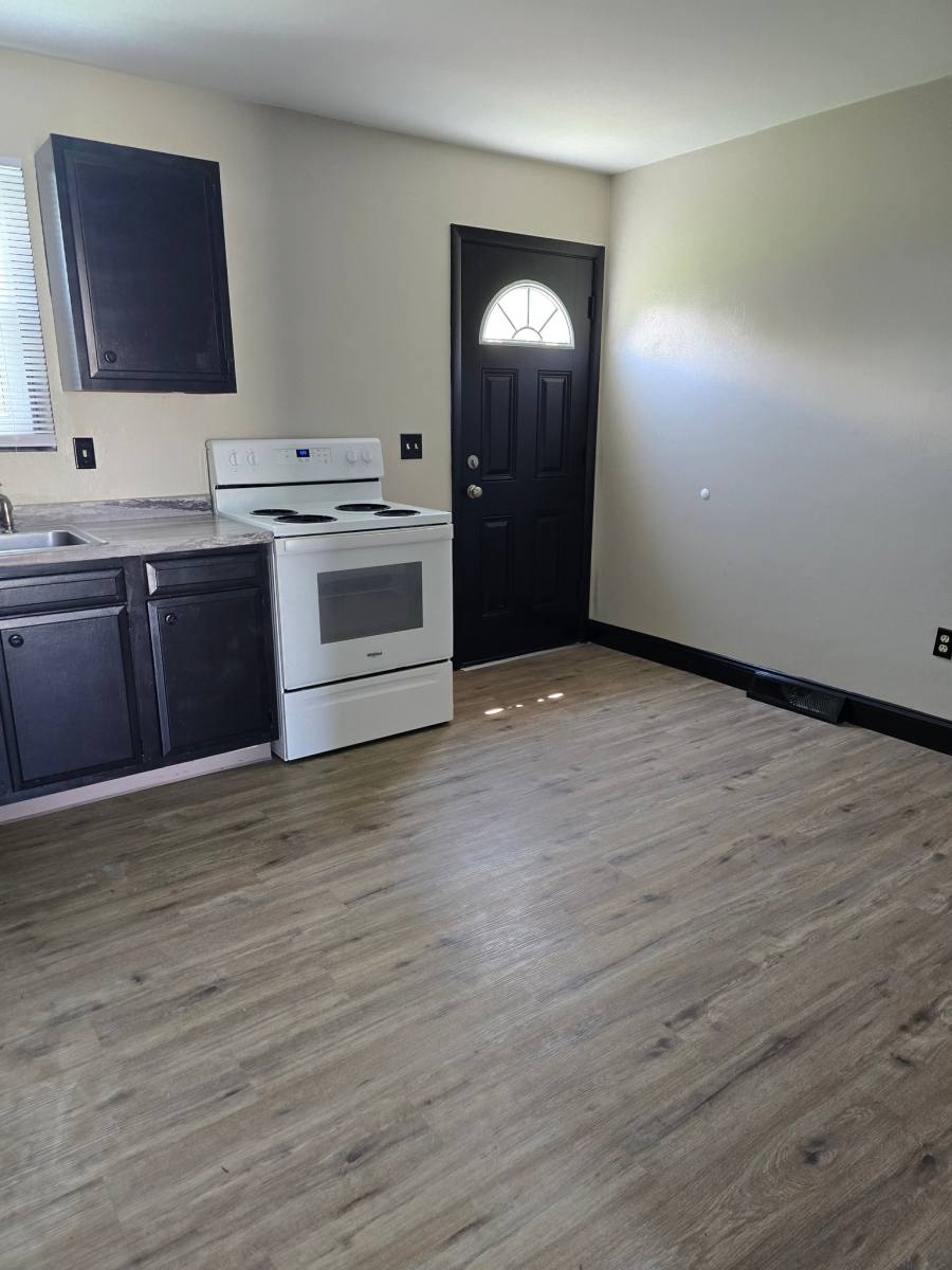 Townhouse for rent at 1403E 38th St, Erie, PA 16504