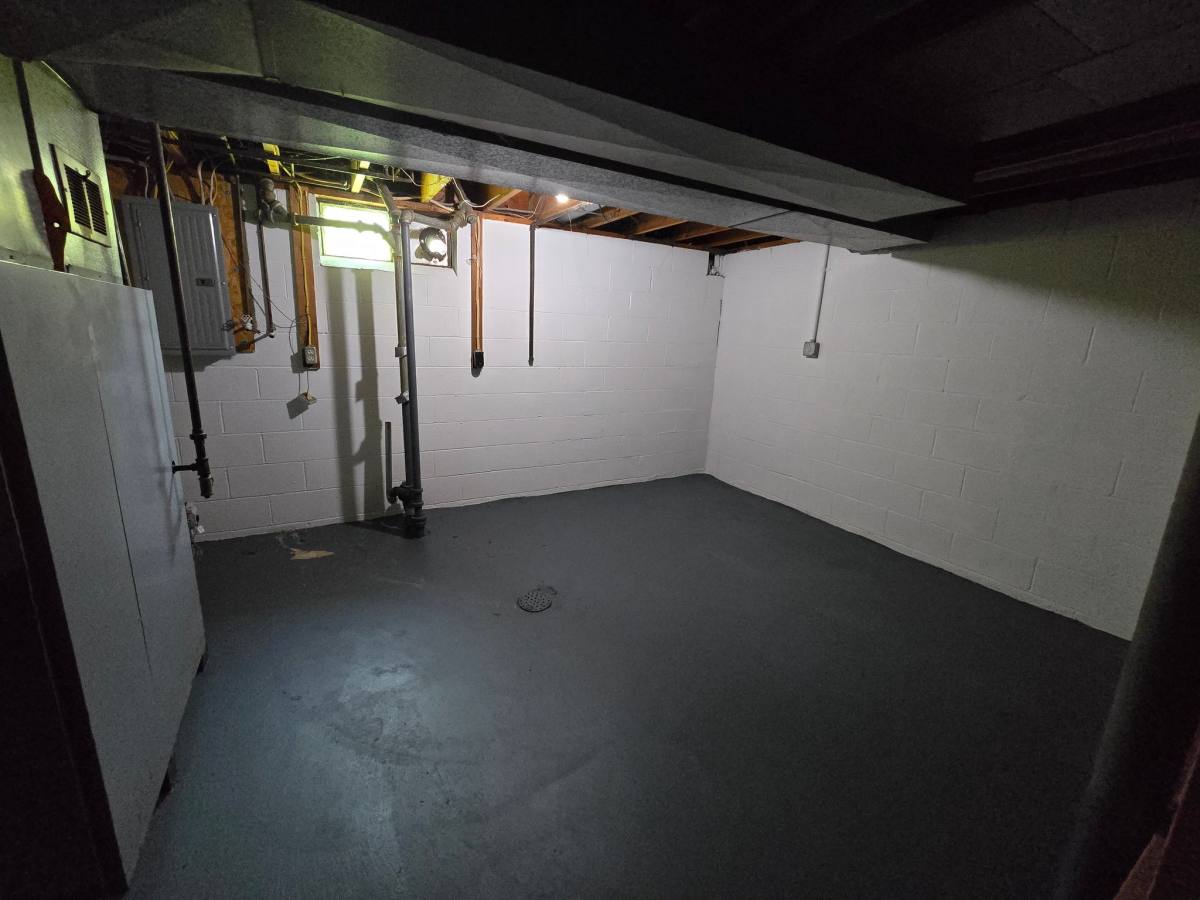 Townhouse for rent at 1403E 38th St, Erie, PA 16504