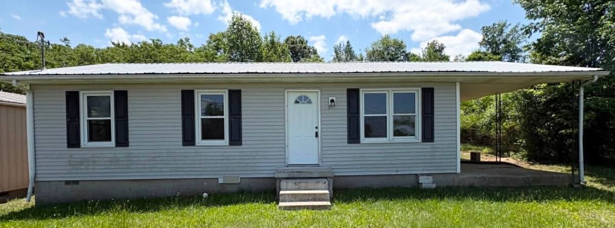 House for rent at 108 W Little Acre Trailer Park Rd, Glasgow, KY 42141