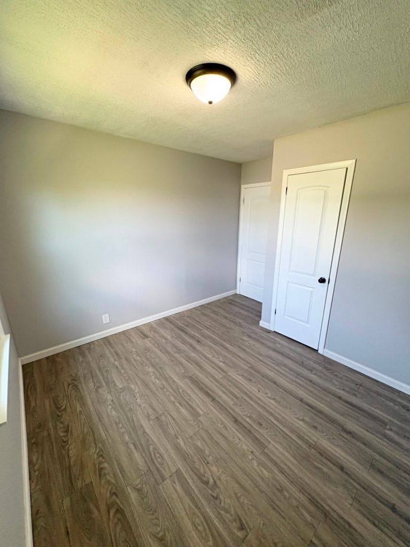 House for rent at 108 W Little Acre Trailer Park Rd, Glasgow, KY 42141