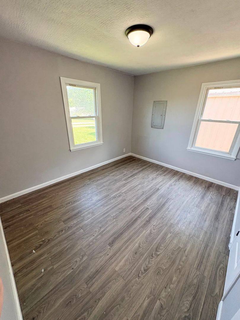 House for rent at 108 W Little Acre Trailer Park Rd, Glasgow, KY 42141