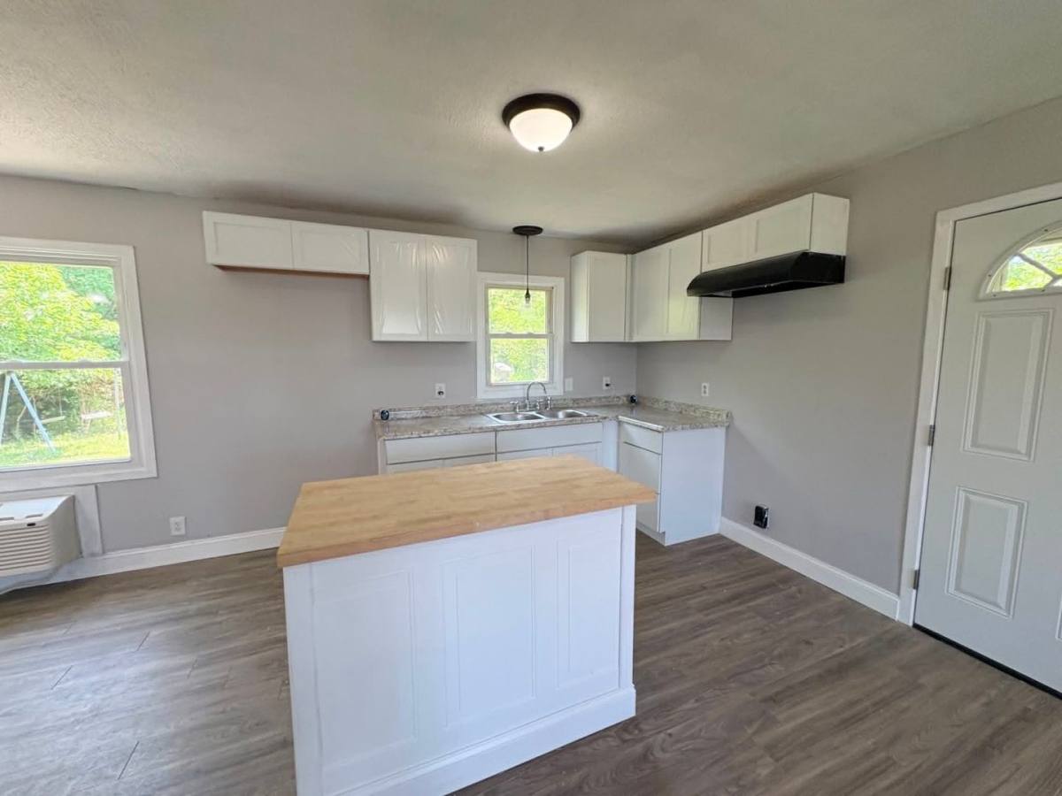 House for rent at 108 W Little Acre Trailer Park Rd, Glasgow, KY 42141