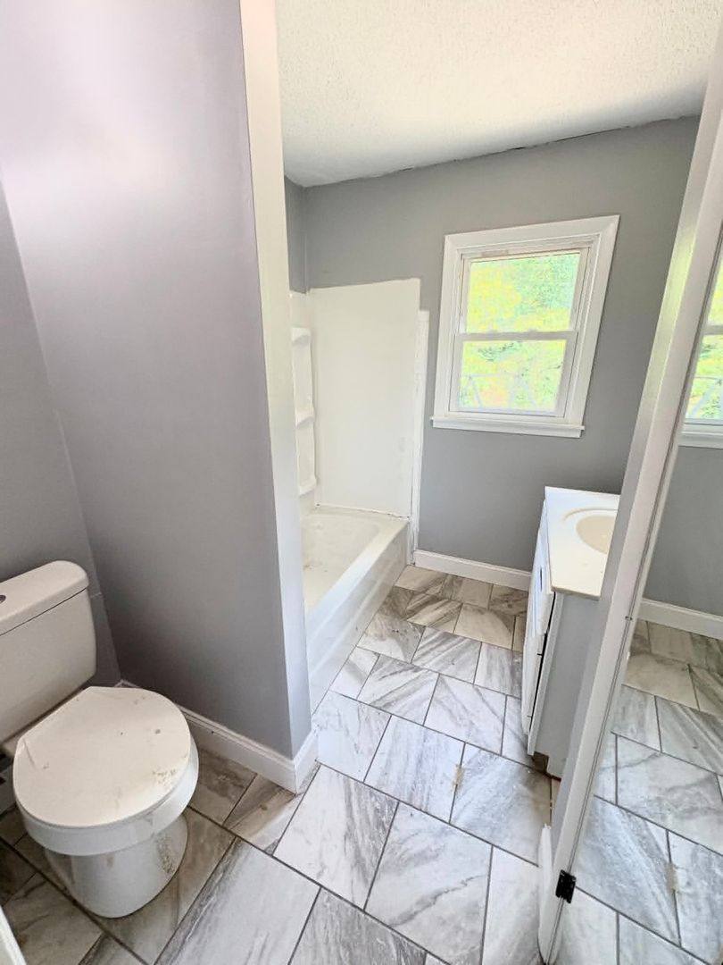 House for rent at 108 W Little Acre Trailer Park Rd, Glasgow, KY 42141