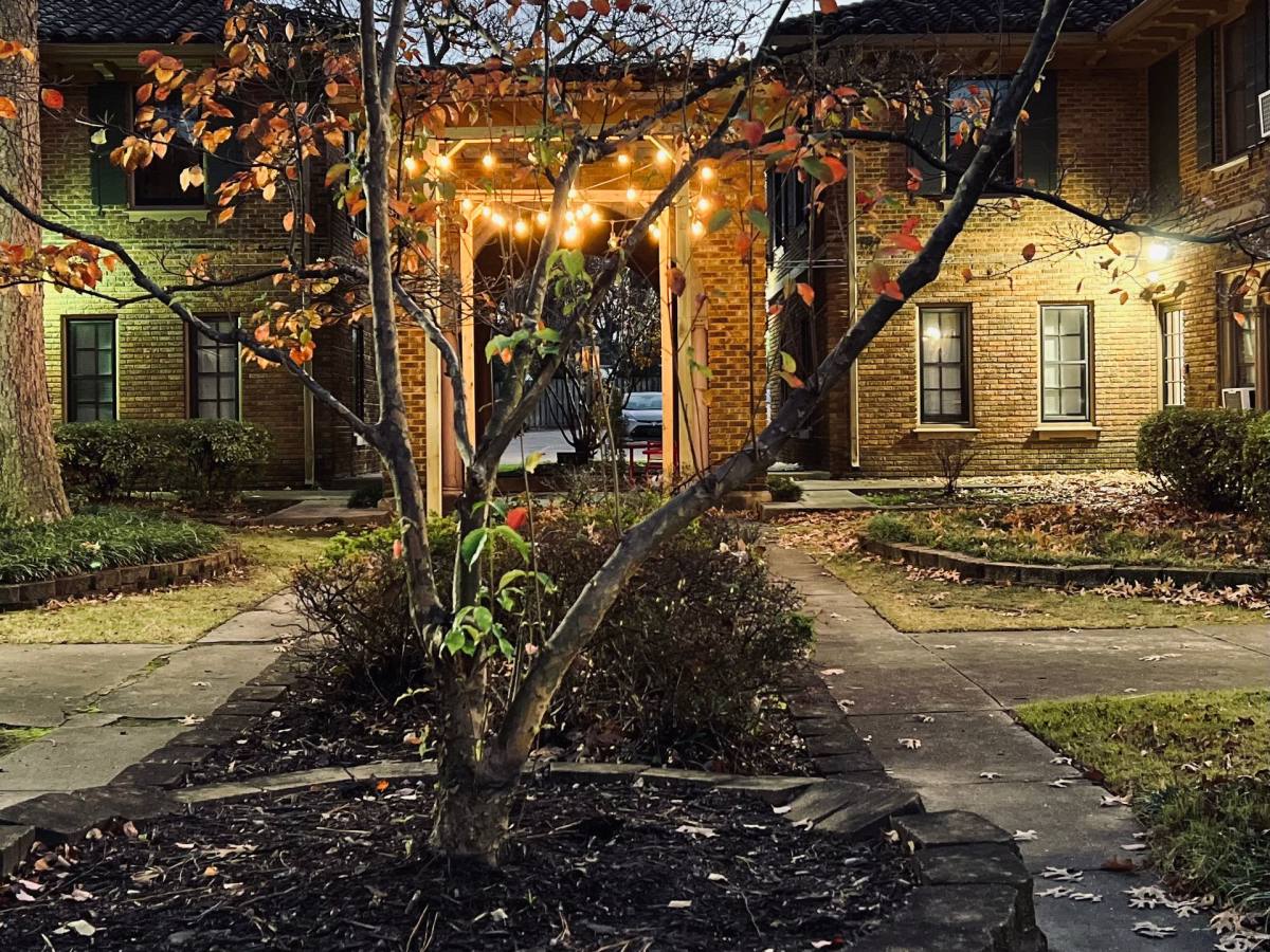 Apartment for rent at 1969-1973 Poplar Ave, Memphis, TN 38104
