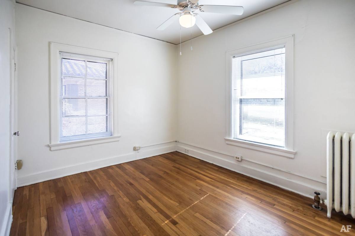 Apartment for rent at 1969-1973 Poplar Ave, Memphis, TN 38104