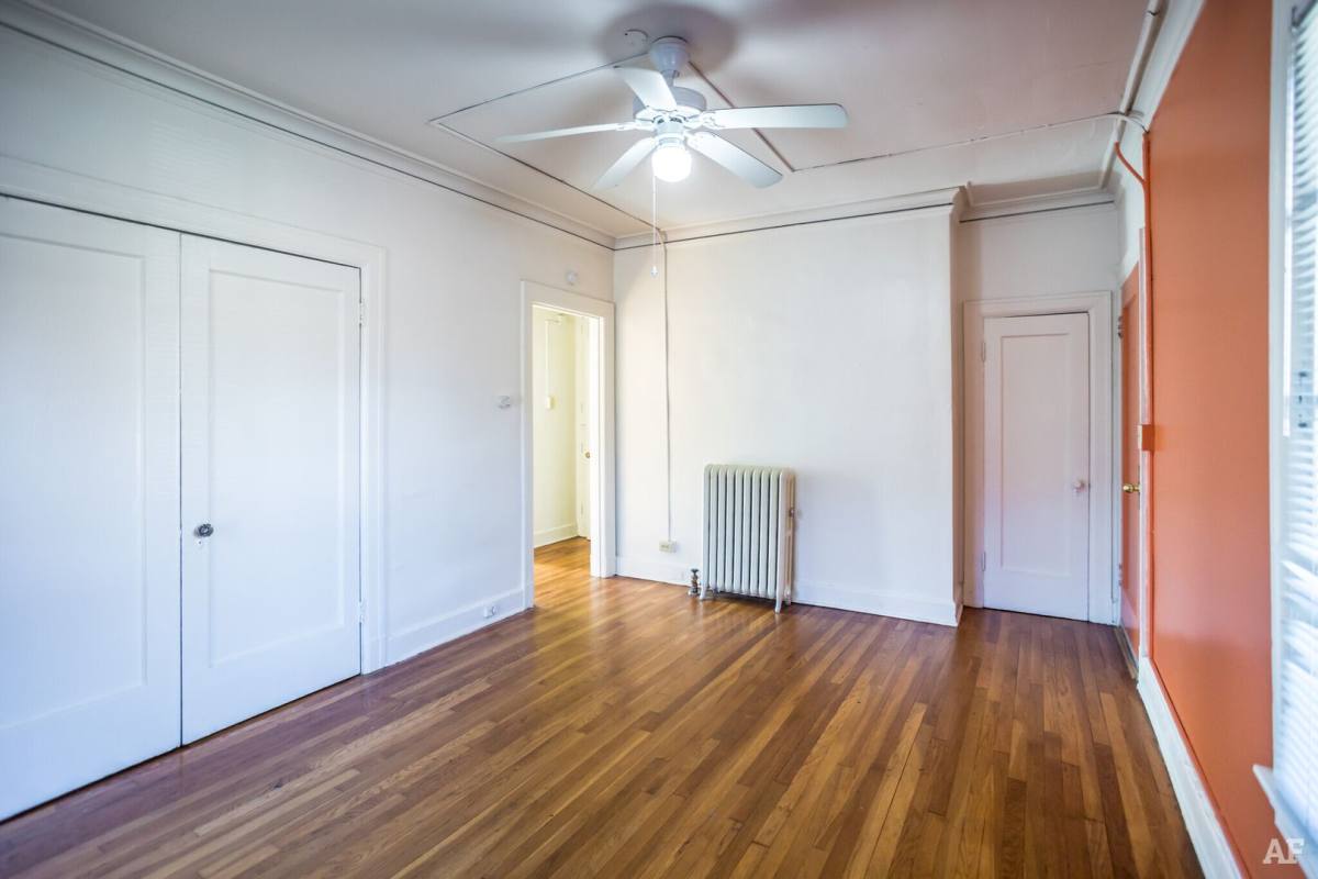 Apartment for rent at 1969-1973 Poplar Ave, Memphis, TN 38104