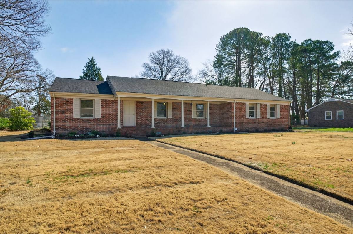 House for rent at 2305 Lakewood Lane, Chesapeake, VA 23321