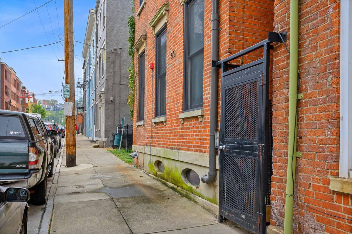 Apartment for rent at 515 E 12th St #4, Cincinnati, OH 45202