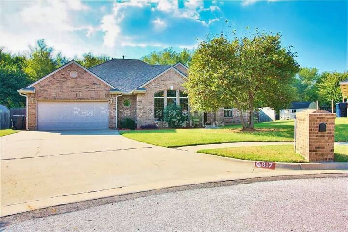 House for rent at 617 Wicket Place, Yukon, OK 73099