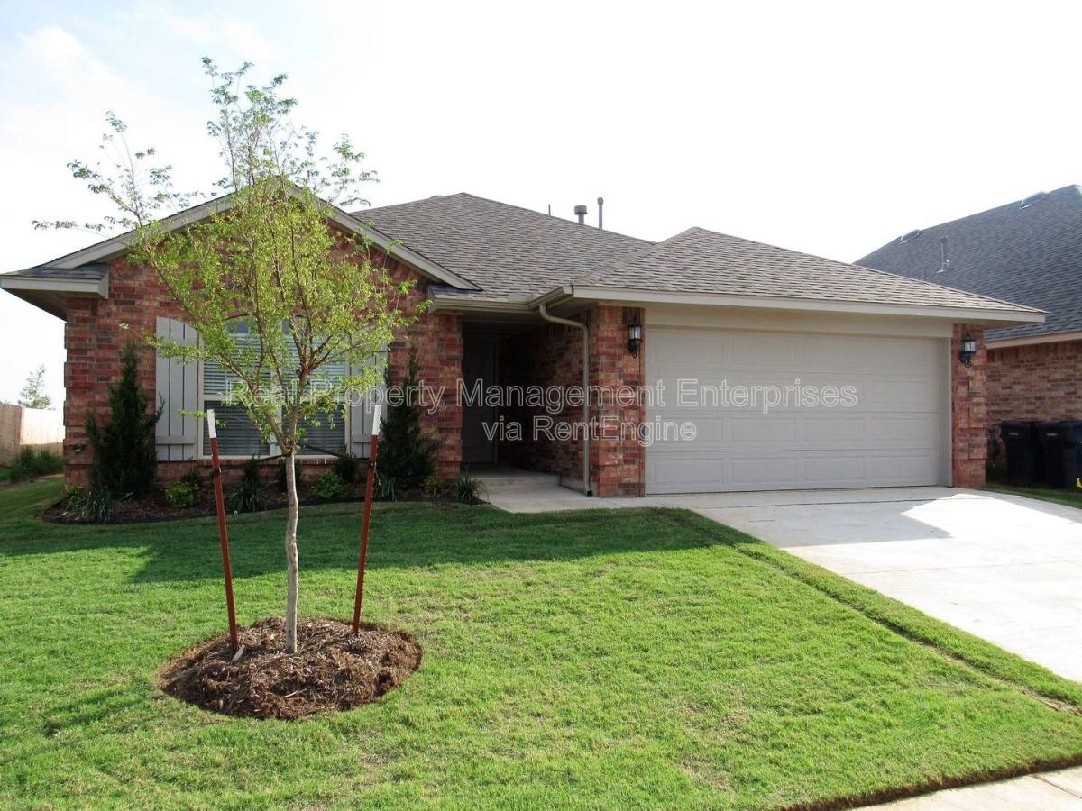 House for rent at 2924 NW 181st St, Edmond, OK 73012