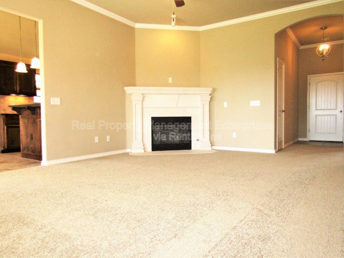 House for rent at 2924 NW 181st St, Edmond, OK 73012