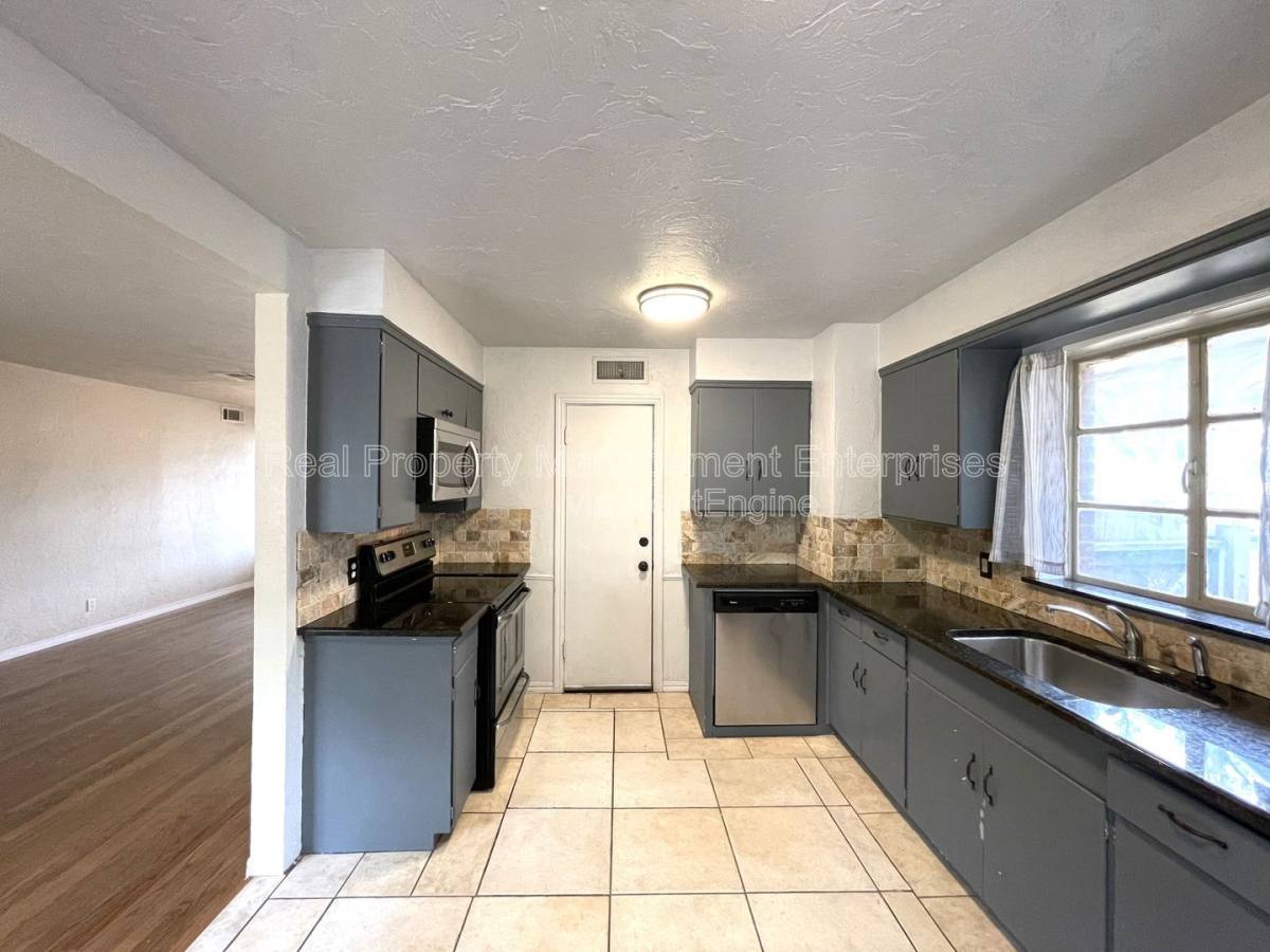 House for rent at 2225 NW 50th St, Oklahoma City, OK 73112