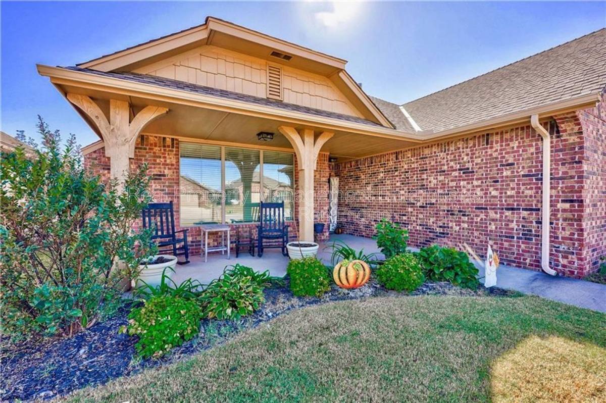 House for rent at 20618 Frontier Place, Harrah, OK 73045