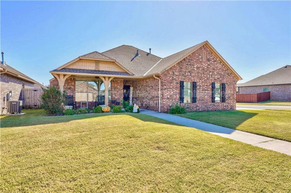 House for rent at 20618 Frontier Place, Harrah, OK 73045