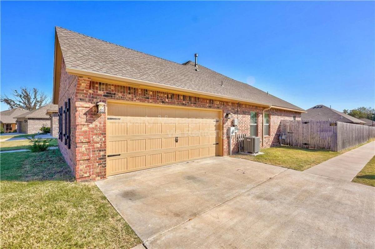 House for rent at 20618 Frontier Place, Harrah, OK 73045