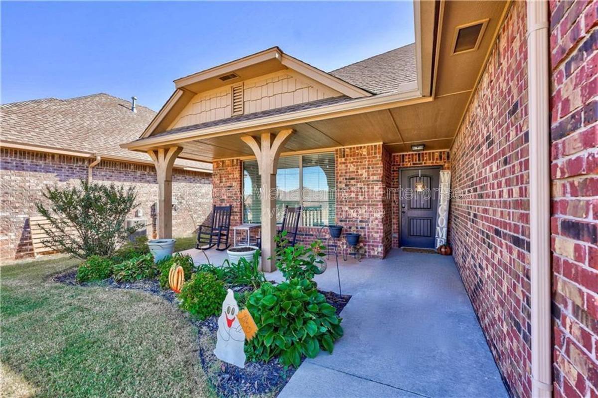 House for rent at 20618 Frontier Place, Harrah, OK 73045