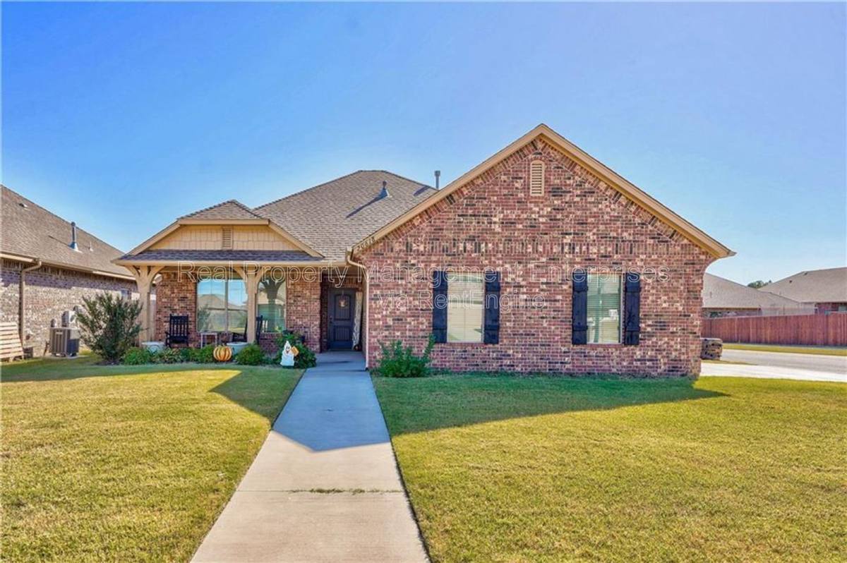 House for rent at 20618 Frontier Place, Harrah, OK 73045