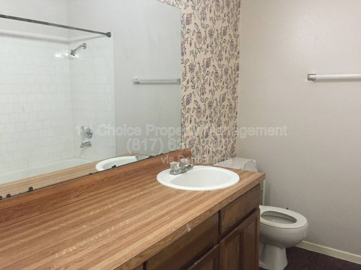 Apartment for rent at 7704 Jennifer Lane, North Richland Hills, TX 76182