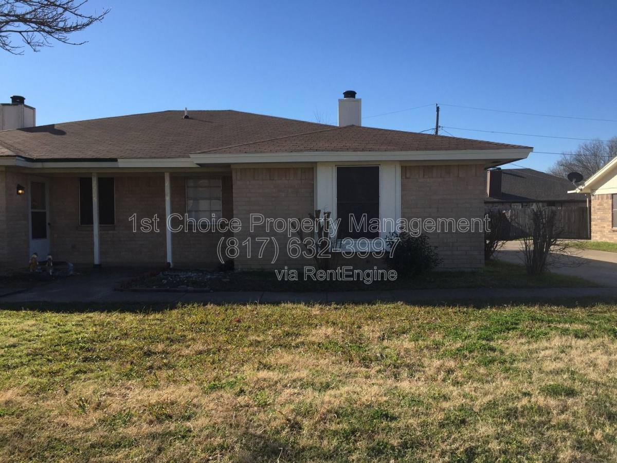 Apartment for rent at 7704 Jennifer Lane, North Richland Hills, TX 76182