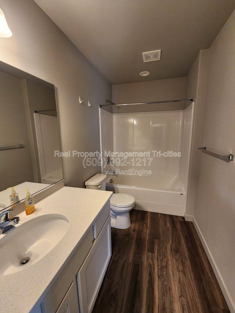 Apartment for rent at 406 Dawson Lane, Pasco, WA 99301