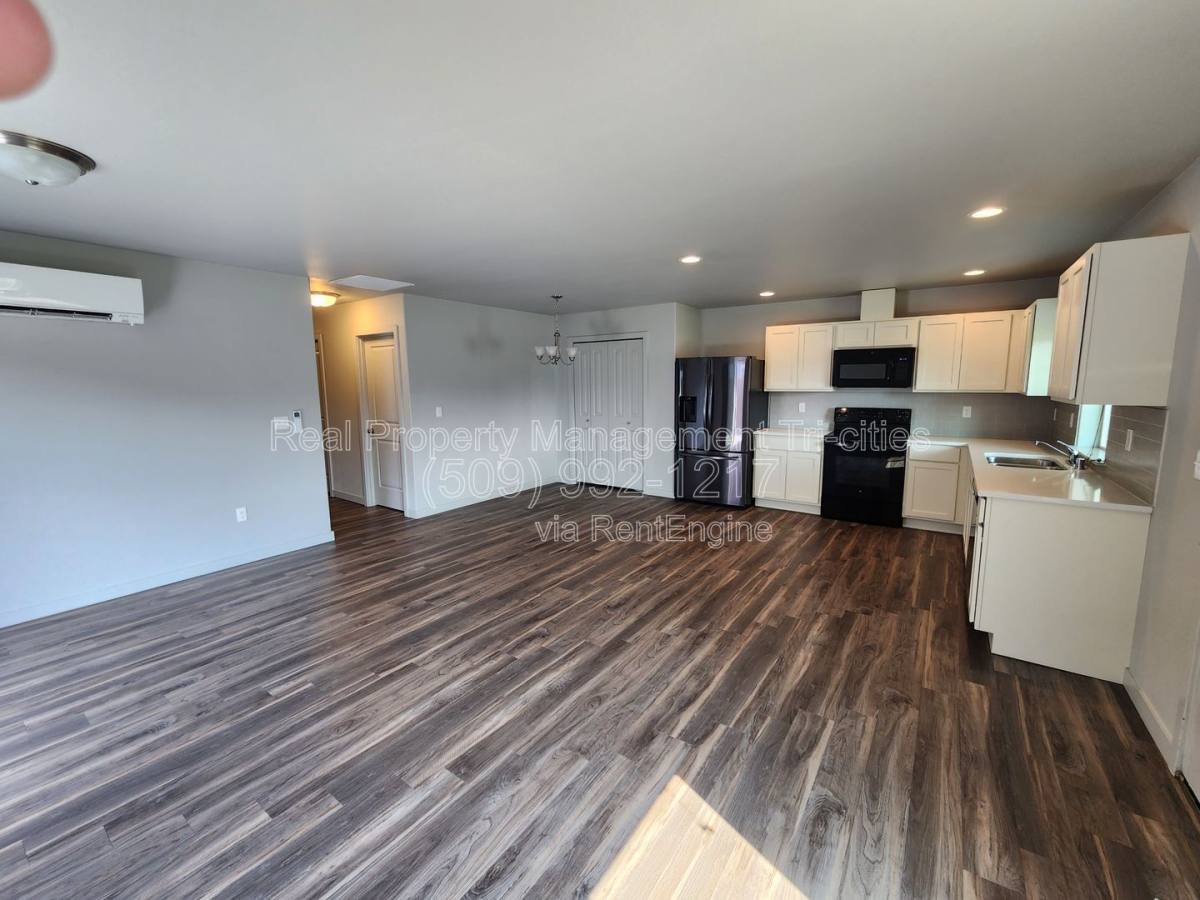 Apartment for rent at 406 Dawson Lane, Pasco, WA 99301
