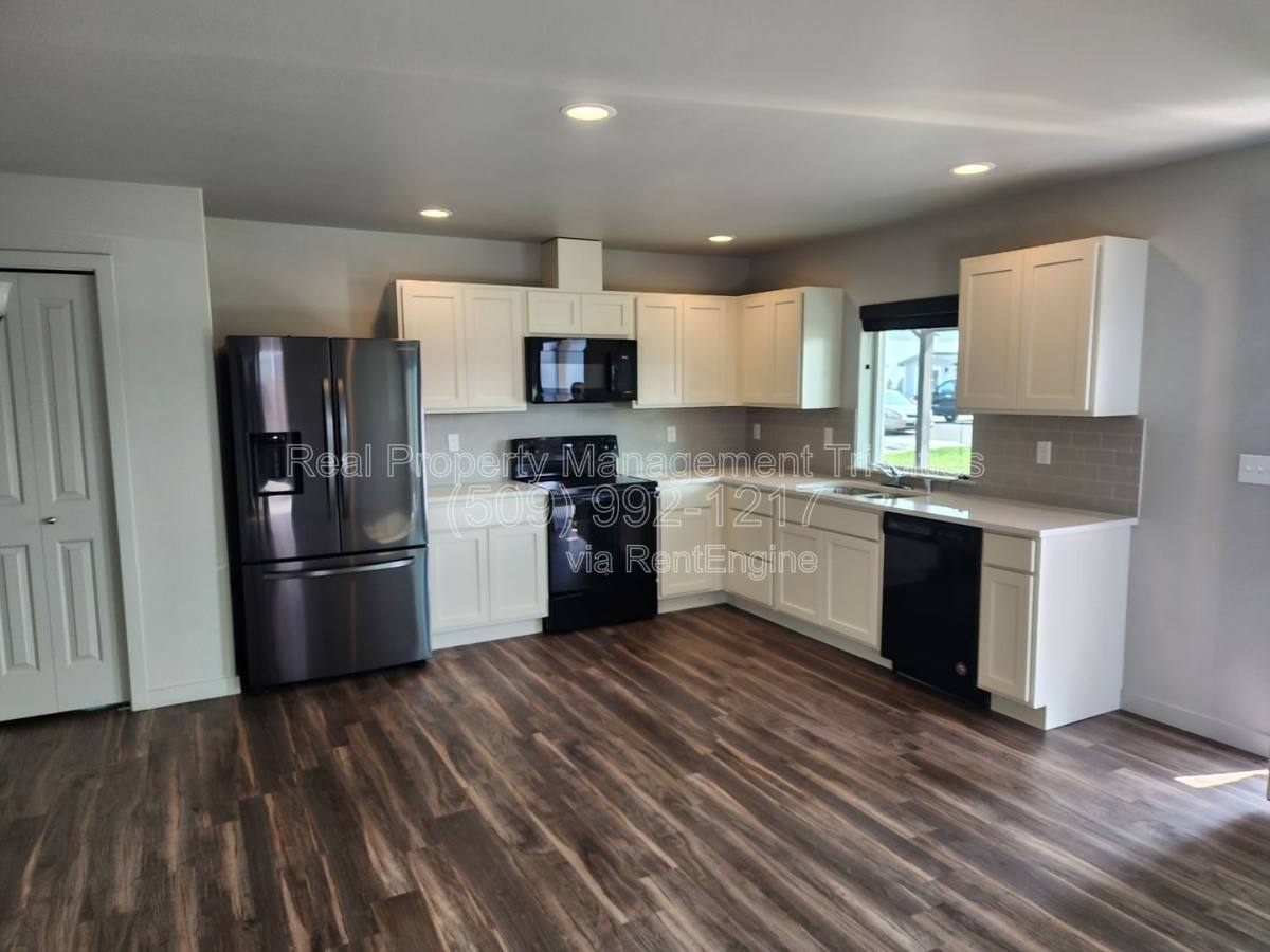 Apartment for rent at 406 Dawson Lane, Pasco, WA 99301