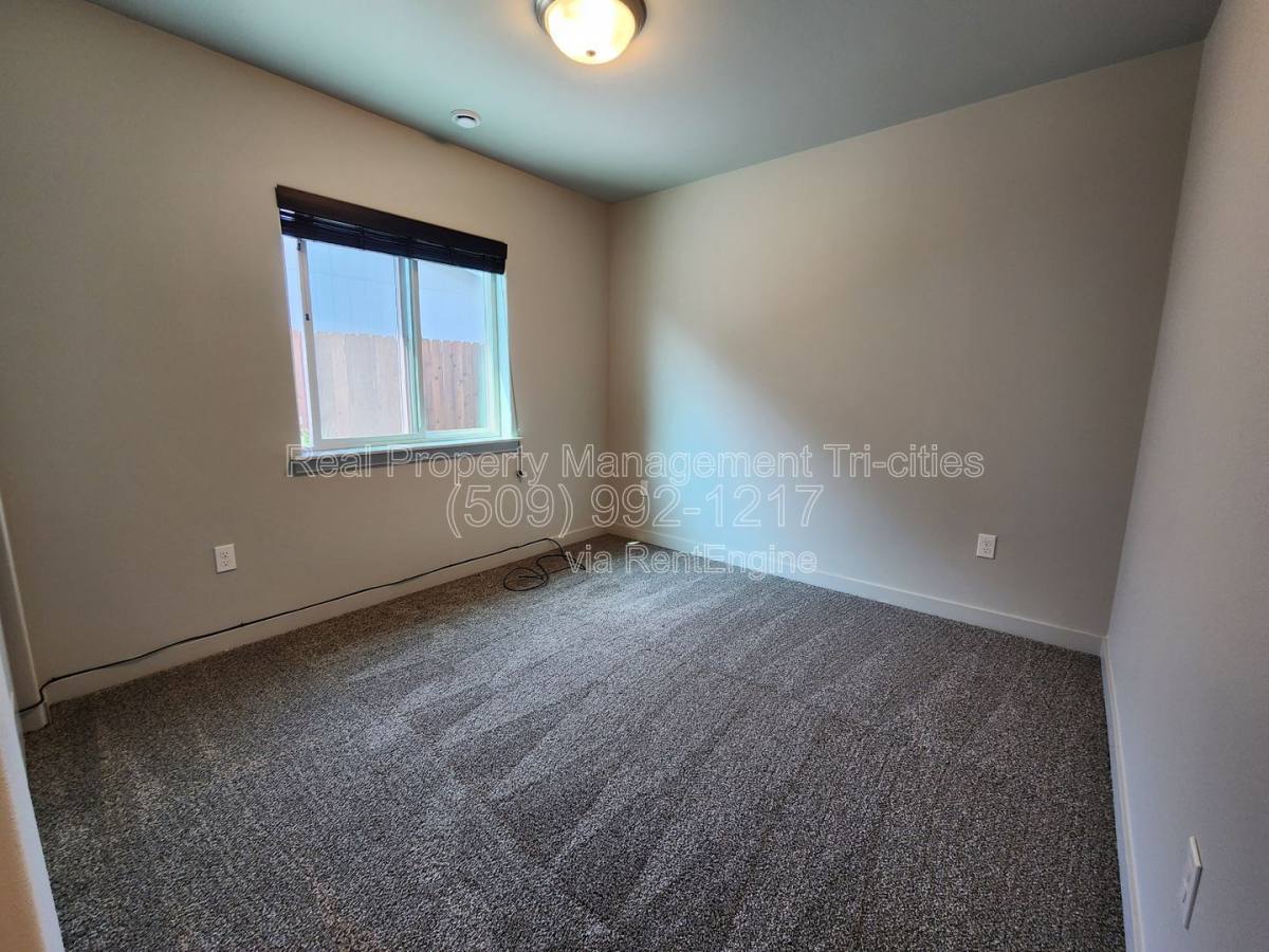 Apartment for rent at 406 Dawson Lane, Pasco, WA 99301