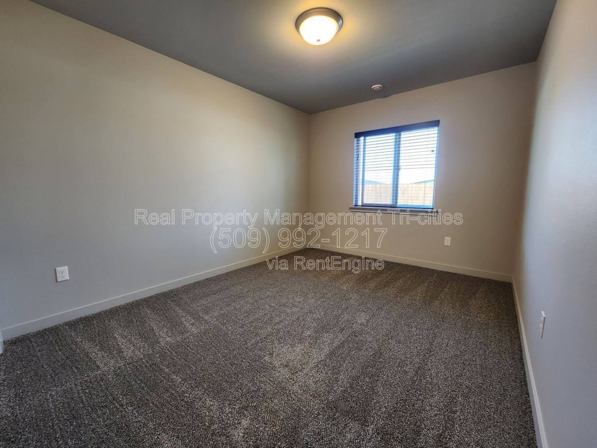 Apartment for rent at 406 Dawson Lane, Pasco, WA 99301