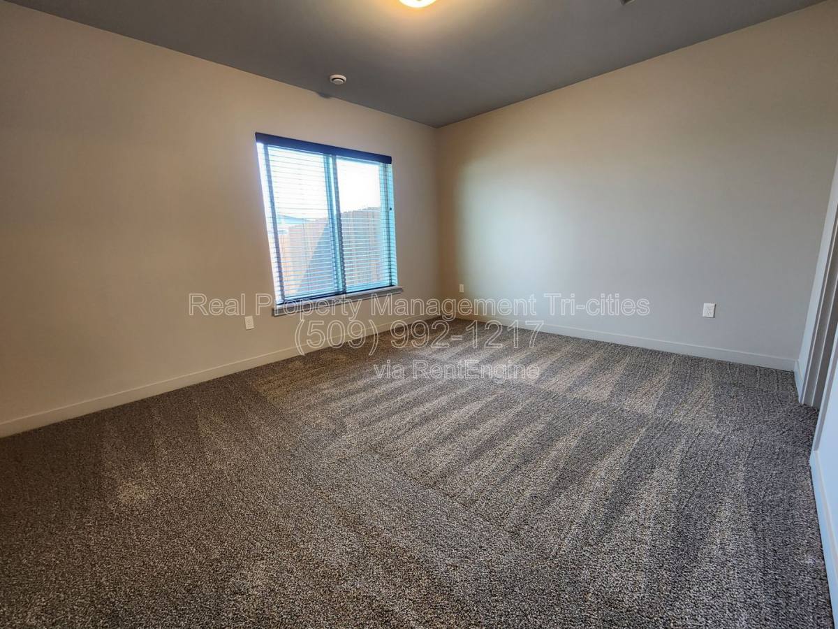 Apartment for rent at 406 Dawson Lane, Pasco, WA 99301