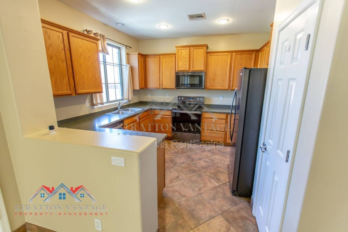 House for rent at 9136 W Meadow Dr, Peoria, AZ 85382