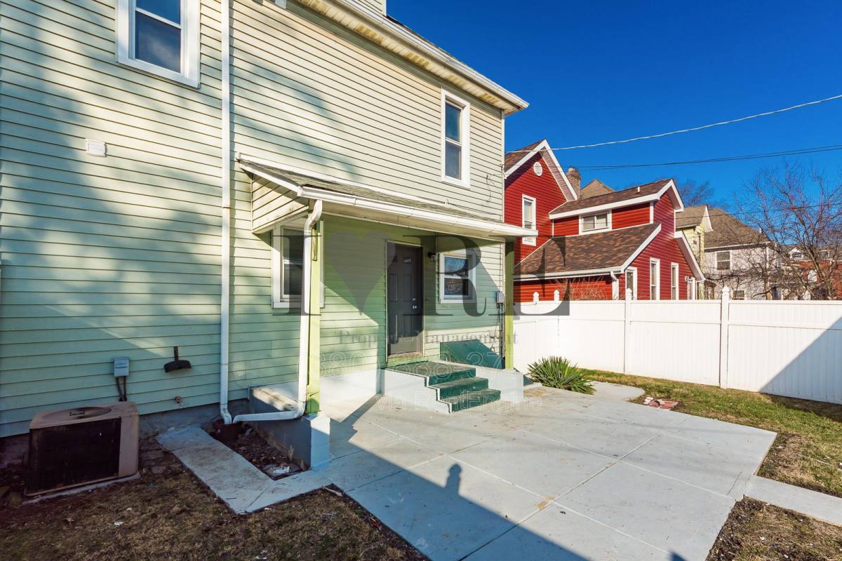 Apartment for rent at 158 Dakota Ave, Columbus, OH 43222