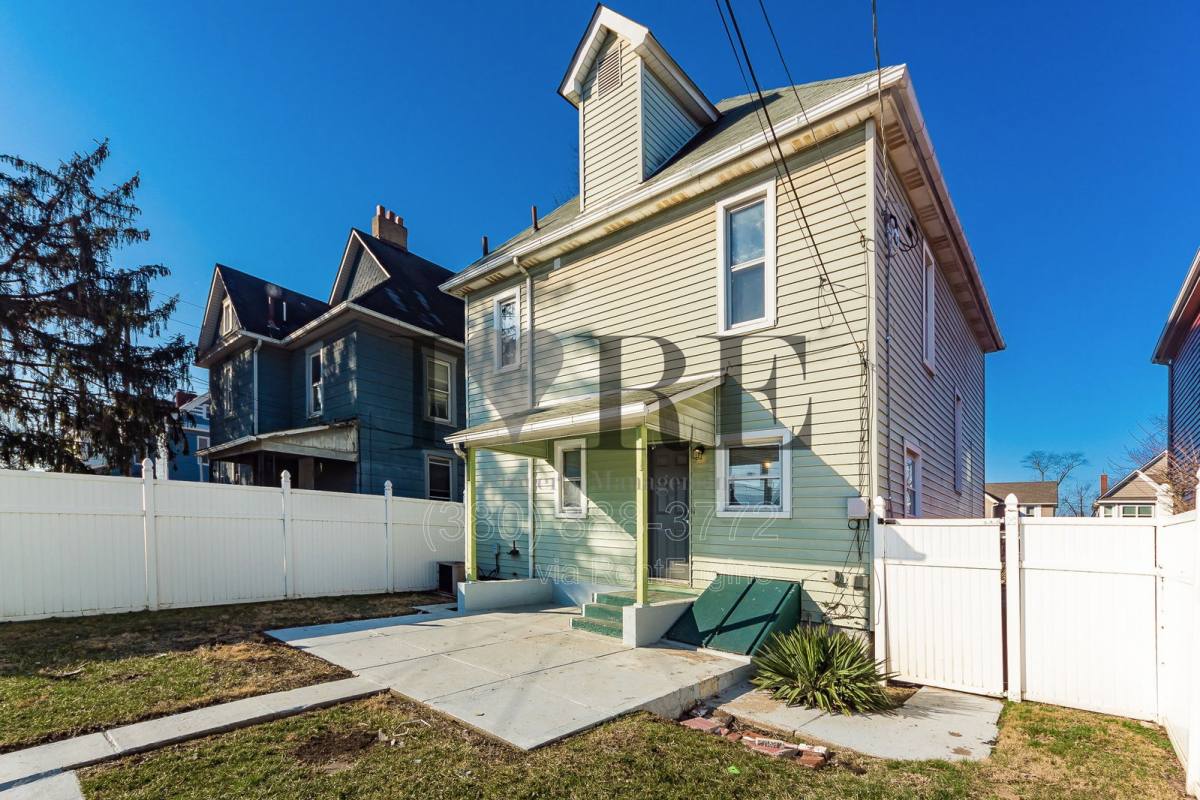 Apartment for rent at 158 Dakota Ave, Columbus, OH 43222