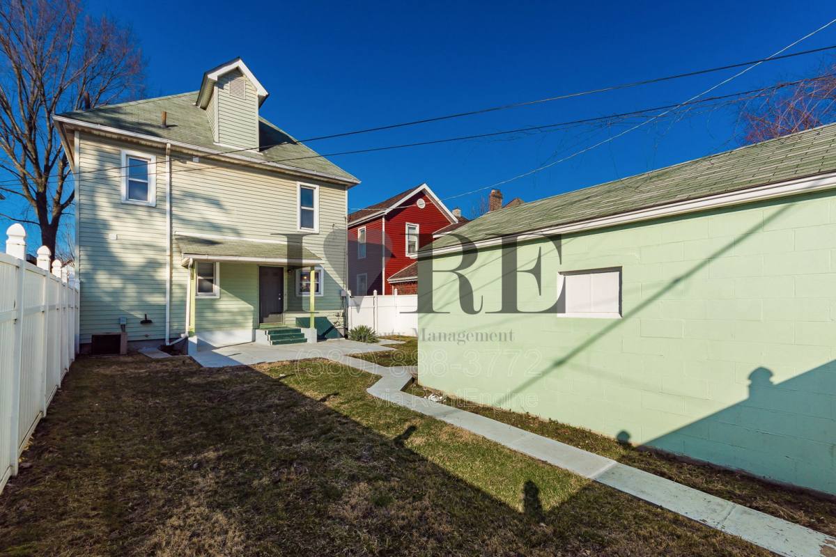 Apartment for rent at 158 Dakota Ave, Columbus, OH 43222