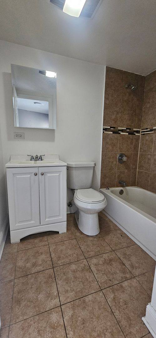 Apartment for rent at 3962-3966 W Grand, Chicago, IL 60651