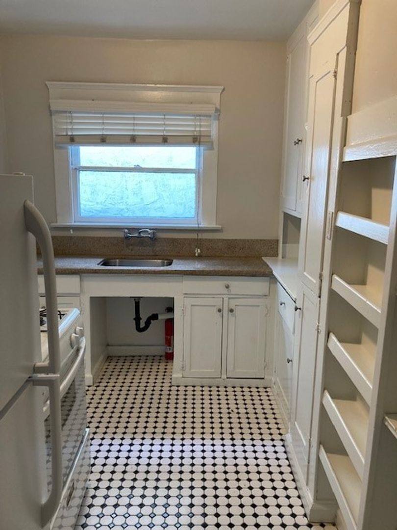 Apartment for rent at 3042-3048 Broadway, San Diego, CA 92102