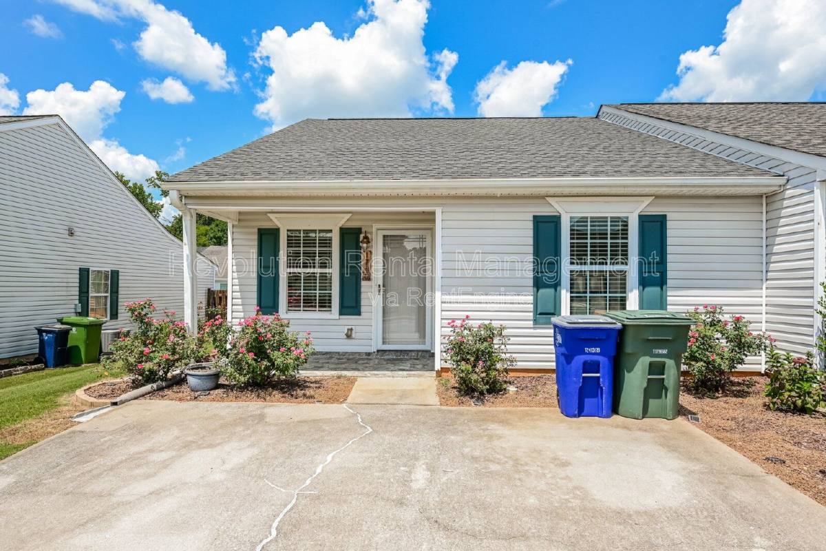 Townhouse for rent at 1740 Summerwoods Lane, Griffin, GA 30224