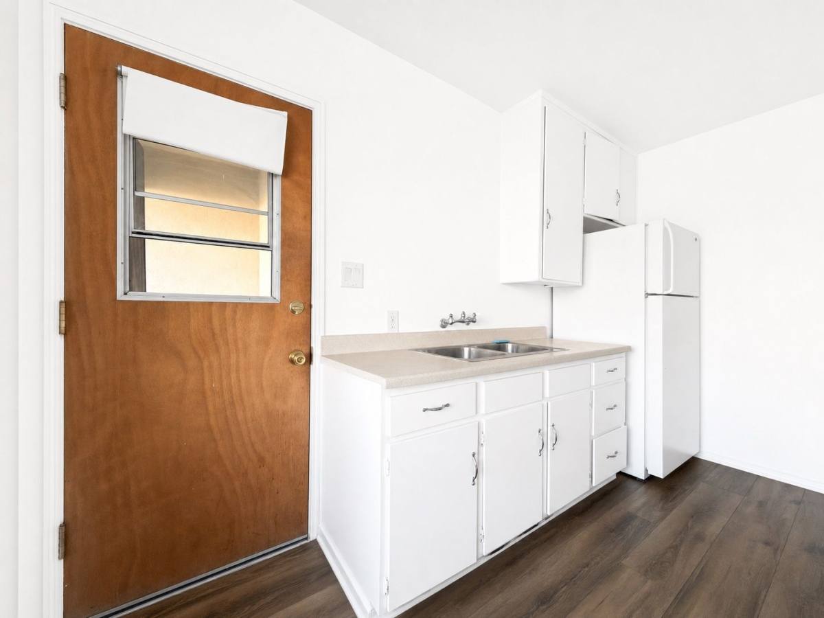 Apartment for rent at 2106C Delaware Ave, Santa Monica, CA 90404