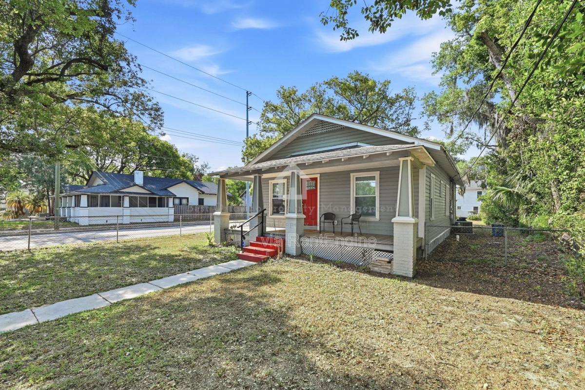 House for rent at 302 W Park St, Lakeland, FL 33803
