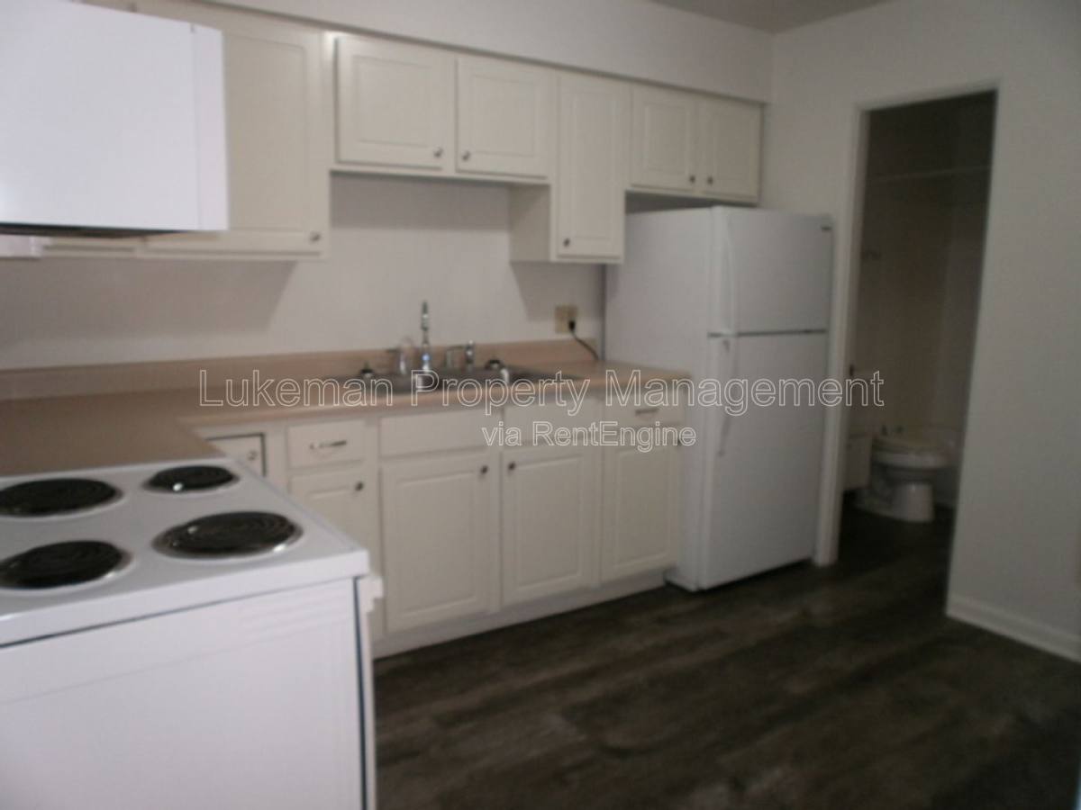 Apartment for rent at 1536 Henson Ave #4, Kalamazoo, MI 49048
