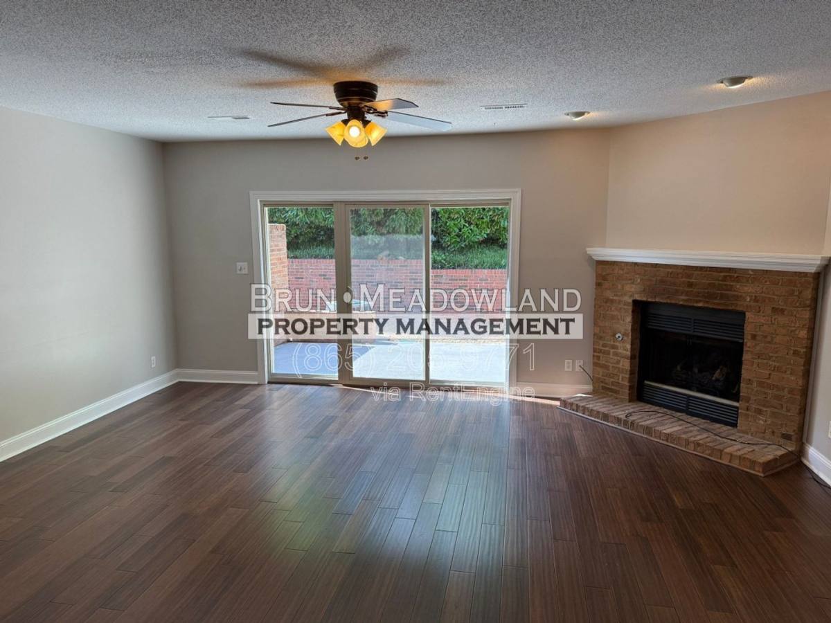 Townhouse for rent at 10427 Raven Brook Lane, Knoxville, TN 37922