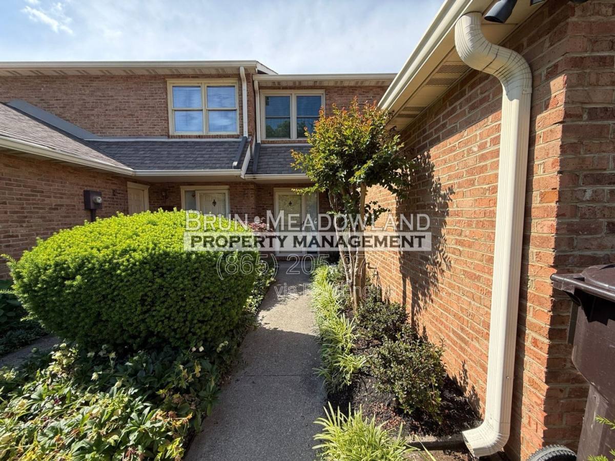 Townhouse for rent at 10427 Raven Brook Lane, Knoxville, TN 37922