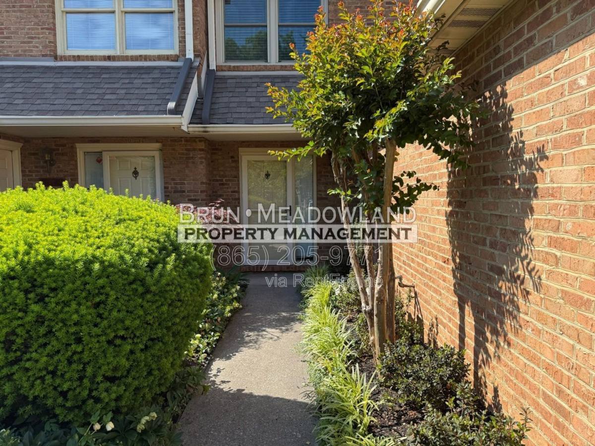 Townhouse for rent at 10427 Raven Brook Lane, Knoxville, TN 37922