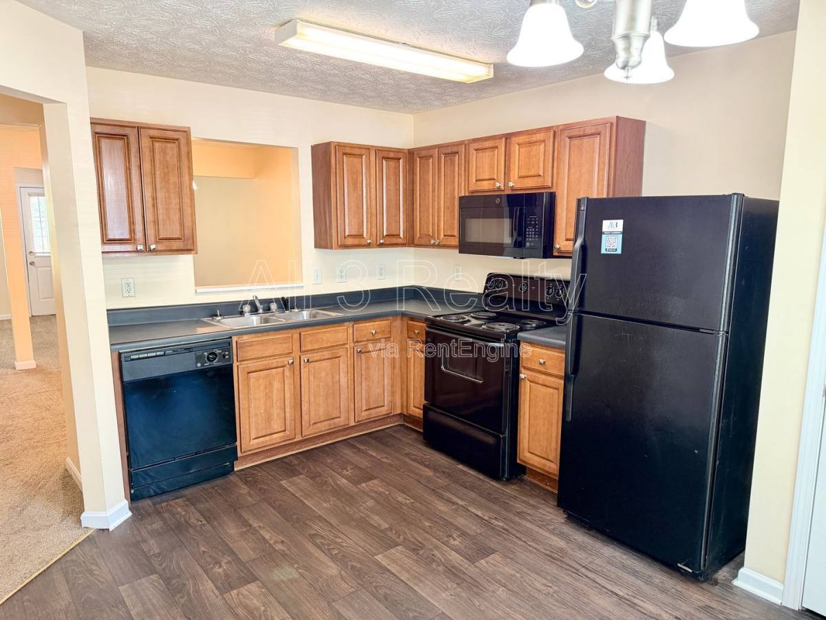 Townhouse for rent at 1863 Grove Way, Hampton, GA 30228