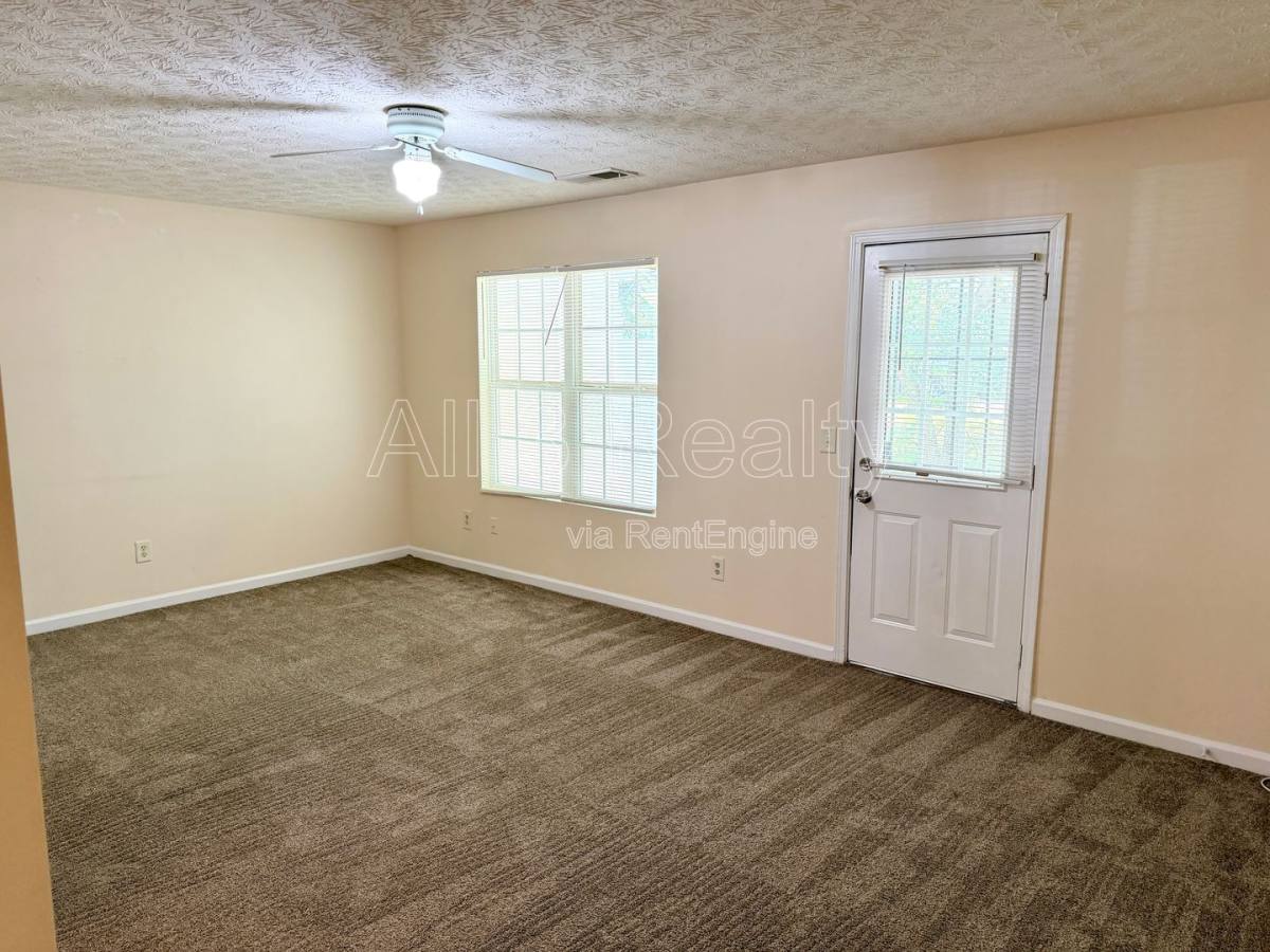 Townhouse for rent at 1863 Grove Way, Hampton, GA 30228