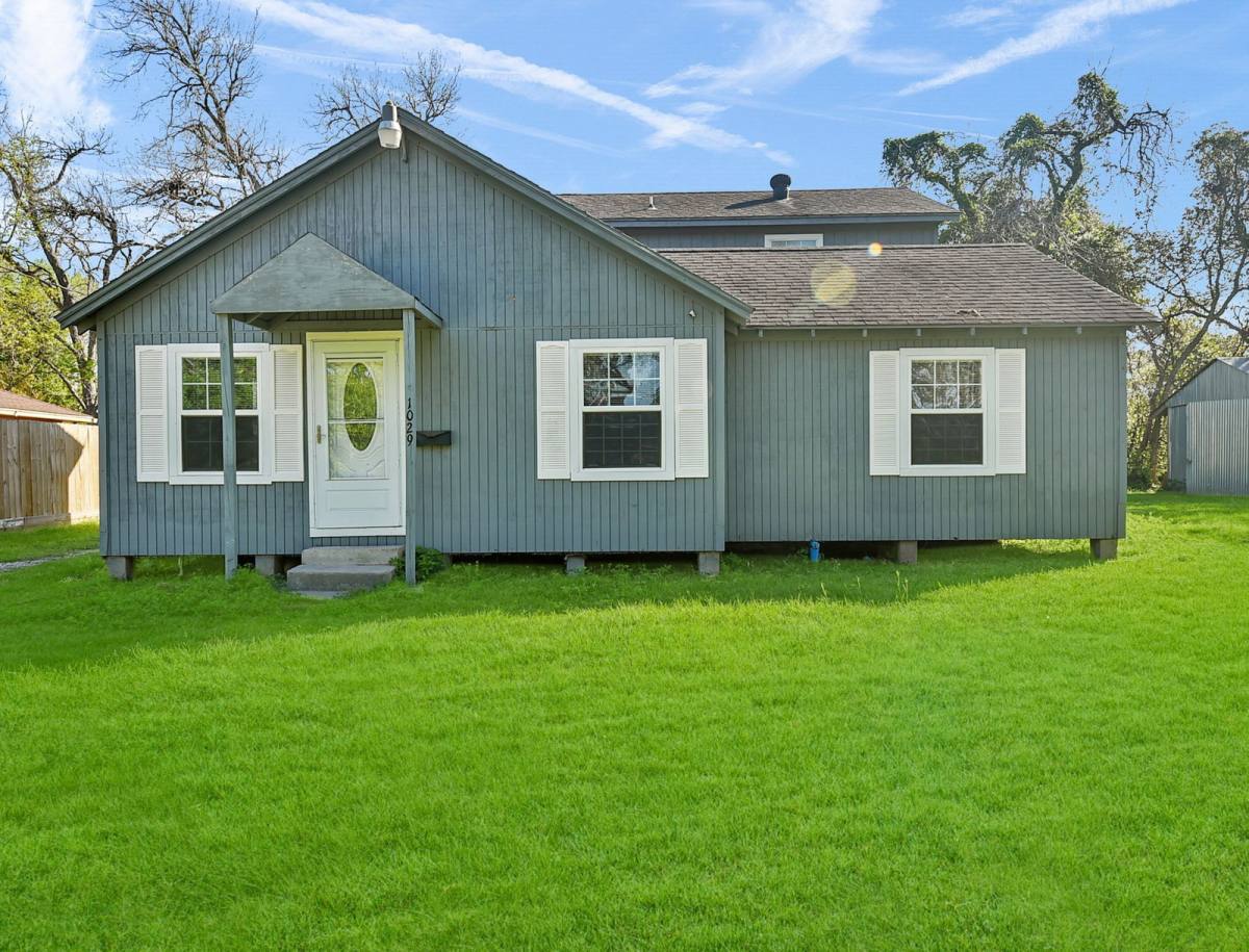 House for rent at 1029 Sycamore St, La Marque, TX 77568