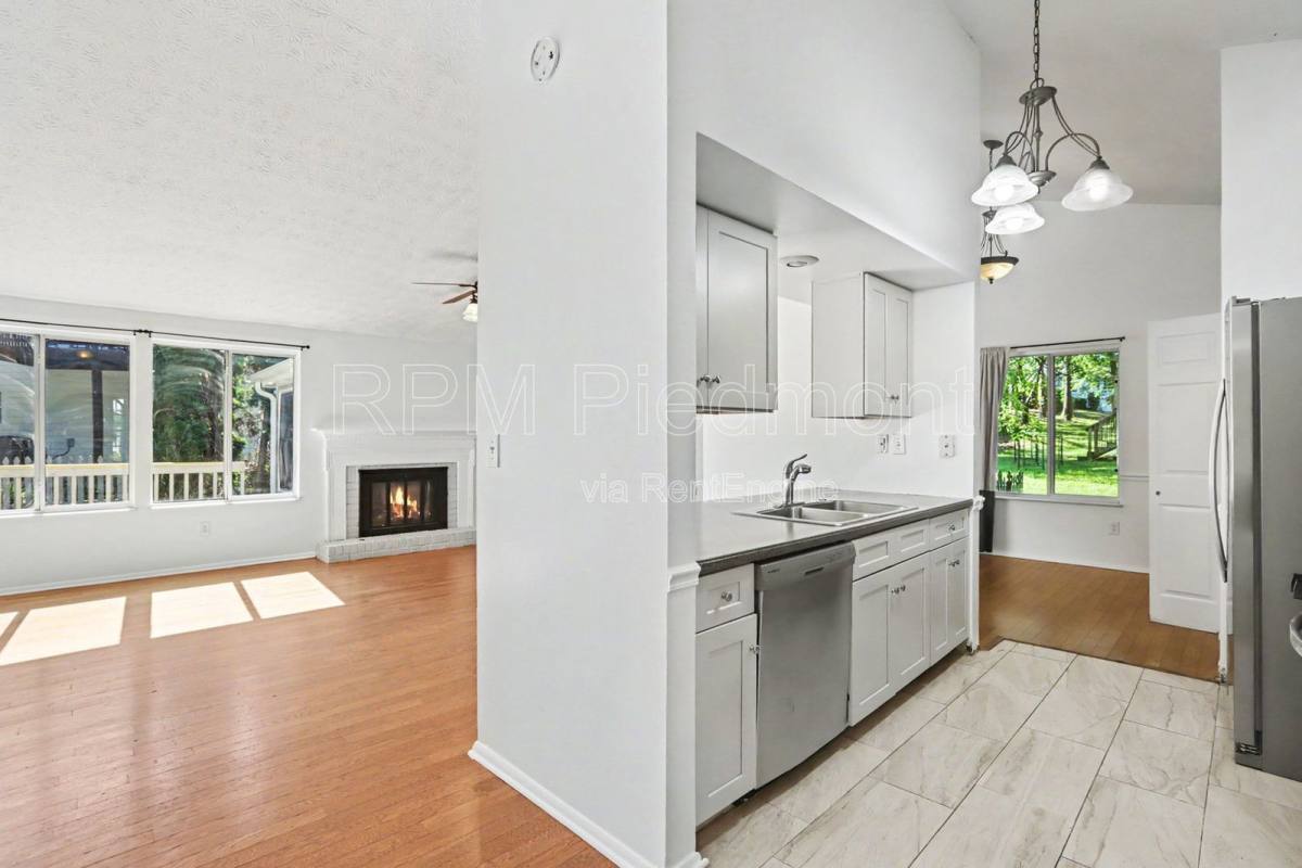 House for rent at 10475 Willow View Circle, Alpharetta, GA 30022