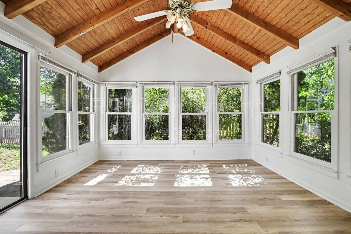 House for rent at 10475 Willow View Circle, Alpharetta, GA 30022
